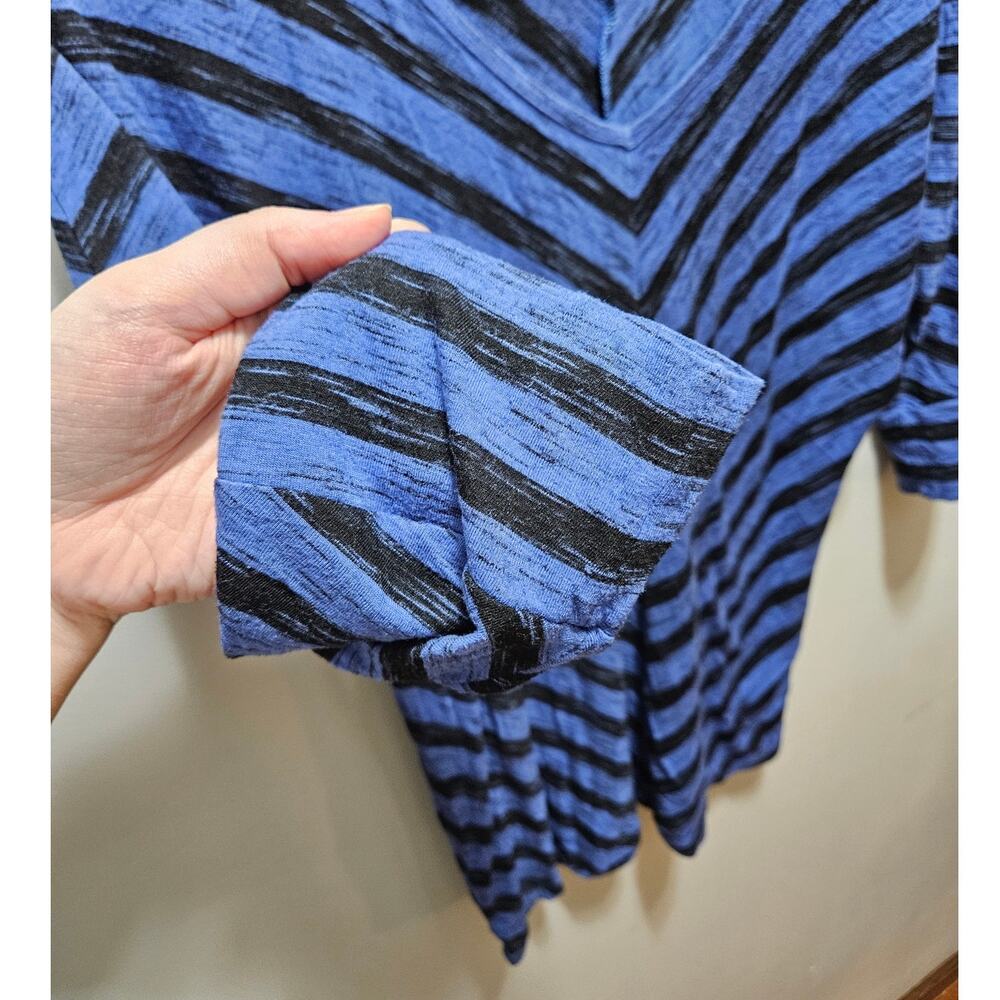 Apt 9 Blue Black Chevron Striped V Neck Top Small 3/4 Sleeve - Picture 3 of 9